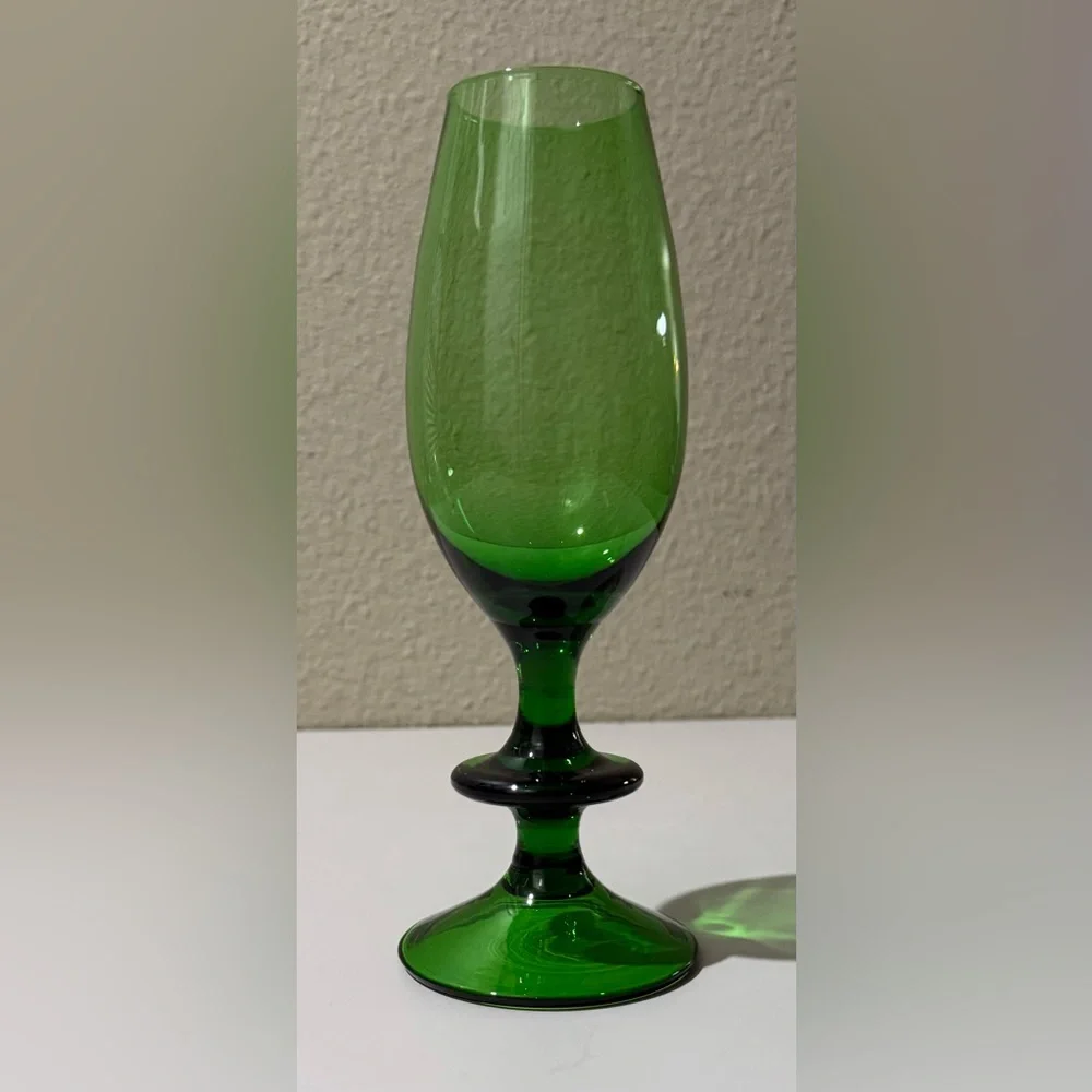 Vintage Elegant Green Glass Goblet - Picture 3 of 4
